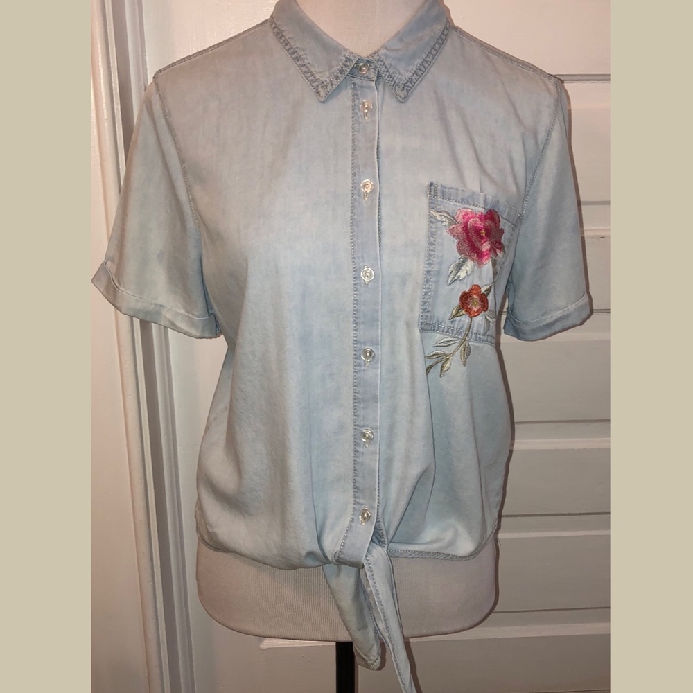 YMI Jeans “Western Romance” Embroidered Short Sleeve Chambray Shirt, Sz XL